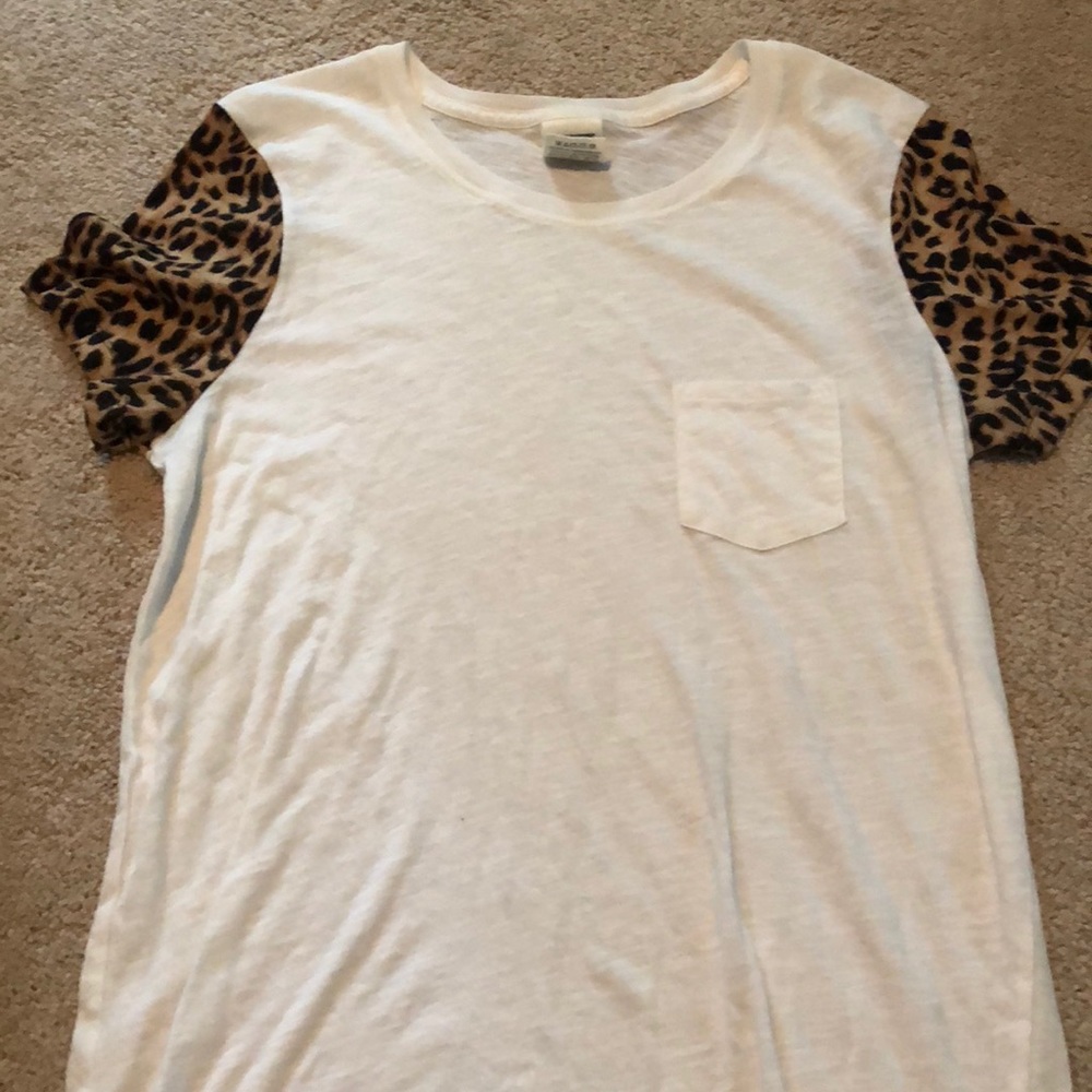 Victoria’s Secret PINK leopard print pocket tee